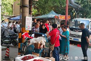 李轶楠：胡金秋带病打完上海&近期身体愈发虚弱 现役中他最像阿联